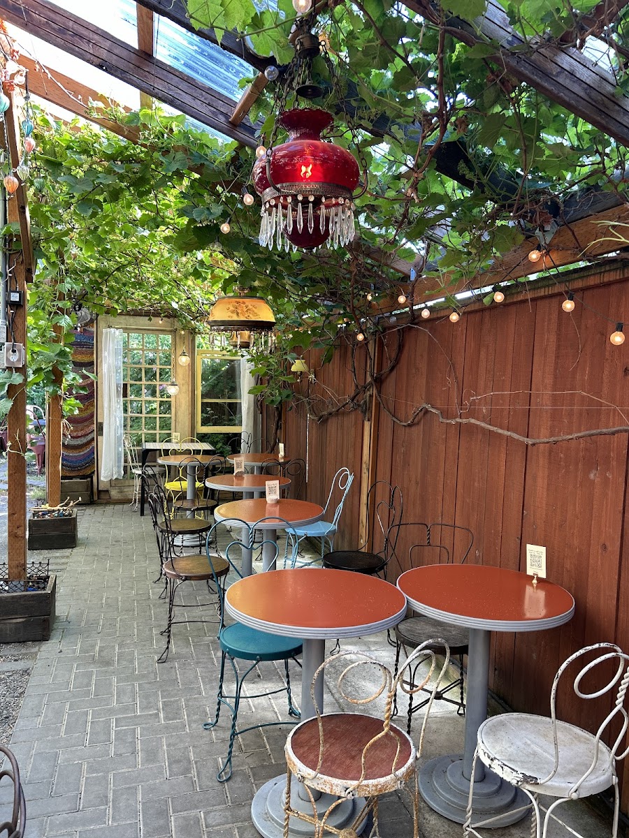 The Turning Peel Pizza